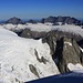 Gipfelaussicht vom Nesthorn (3821m) nach Nordwesten zum Lötschentaler Breithorn (3785m). Am Horizont sind das Doldenhorn (3638m), Blüemlisalphorn (3661m) und Tschingelhorn (3562m).
