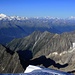 Gipfelaussicht vom Nesthorn (3821m) nach Südwesten übers Rhonetal zu den Walliser Alpen mit dem Weisshorn (4545m).