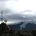 Am dem Gipfel des Fjöllkyldan mit merkwürdigem Kreuz und Gipfelbuch im Briefkasten