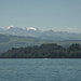 Auf der Zürichsee-Fähre. Das klare Wetter verspricht gute Fernsicht.