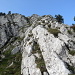 Im unteren Teil der Brenna-Route am Schiberg. Typisches Kraxelgelände mit festem, griffigem Fels, nicht überaus exponiert und stellenweise blau markiert. Die Route ist ein Hochgenuss und auf jeden Fall empfehlenswert!