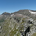 I Rodond - cima ovest 2823 m<br />Sullo sfondo la Cima dei Cogn e la Cima Rossa sul confine con la Val Malvaglia.