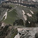 Abstieg vom Precipice Peak - Blick unweit des Vorgipfels entlang des Süd-Grates in Richtung Fortress Peak (mittig), Redcilff (rechts daneben) und Coxcomb Peak (rechts hinten, halb verdeckt). Ganz links: Wetterhorn Peak. Unser Weg verlässt den Grat vor der quer stehenden Felsreihe und führt durch die Scharte.