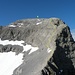 Gipfelaufbau, in die Ostflanke queren und bald wieder auf den Grat zum Schlieren 2830m.<br />ca die Route. 