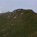 Vorder Walenstock (2346m): Der höchste Punkt und der Gipfelsteimann dahinter.