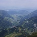 Gipfelaussicht vom Vorder Walenstock (2346m) über den Wellenberg (1341m) ins Engelberger Tal, zum Bürgenstock (1127,8m) und Vierwaldstättersee. Rechts ist das auffällige Buochserhorn (1806,8m).
