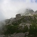 Rückblick vom Uf den Stucklenen" (2188m) in Richtung Rigidalstock. Den Alpinwanderweg erreichte ich vom Vorder Walensttock her nach im Blockfeld rechts vom viereckigen Felsklotz.