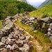 Steinmauergesäumter Weg ins Val d'Osula
