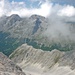 Blick über's Schlauchkar zur Nördlichen Karwendelkette: Vogelkarspitze und Östliche Karwendelspitze.