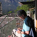 unsere Chronistin Angelika auf dem Balkon unseres Posto Tappas bei der "Arbeit"