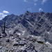 ... und man hat es geschafft. Blick auf den kompletten Watzmannstock - davor das 2te Gipfelkreuz.
