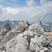 Am Gipfel. Hinten links Breitgrießkarspitze, Große Riedlkarspitze, Larchetkarspitze, Pleisenspitze.
