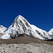 Pumori und davor der Kala Pattar (der immerhin über 5.500m hoch ist)