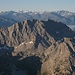Am Horizont dominiert die Ötztaler Wildspitze (links) und die Watzespitze (rechts) über die Mieminger Griesspitzen des Vordergrundes.