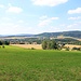 Blick über Großpostwitz und Berge zum Mönchswalder Berg, rechts vorn Rascha (Rašow)