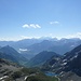 Wunderbare Aussicht nach Maloja. In der Bildmitte das beeindruckende Bernina-Massiv.