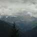 Einige Karwendelgipfel haben etwas Schnee abbekommen - Rafelespitze und Hochkarspitze, links der Wörner.
