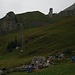 Bei der Bergstation Brunni (1960m) grüsst der Bettlerstock (2099m) als kühner Felsturm.