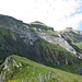 Die "Warze" des Chaiserstuels links. Der Weg von der Sinsgäuer Schonegg geht dem Grat entlang und dann durch den Grashang an der linke Bildkante