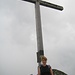 Margit am Gipfelkreuz des Säuling