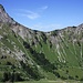 Blick von der Alp l'Aulp de Fier nach Westen. Unten ist sehr gut unsere Aufstiegsroute zu erkennen.