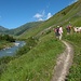 gemütlicher Wanderweg mit "Zuschauern"