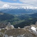 Eine großartige Aussichtswarte - mit Blick hinunter nach Innsbruck. Die Karwendelkette versteckt sich in sommerlichen Quellwolken.