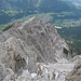 Der Sonnenstein (2441 m) ist der Serles nordseitig vorgelagert - obwohl mit Gipfelkreuz geziehrt, dürfte sich dort die Zahl der Besucher sehr in Grenzen halten.
