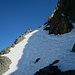 Ein Steinmännchen markiert den Weg über das obere Firnfeld das auf den Gipfel leitet. Dank dem Schnee war der Schlussaufstieg fast ein Spaziergang ;-)