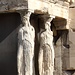 <b>Cariatidi.<br />Le statue delle Cariatidi, forse opera dello scultore Alcamene (V secolo a.C.), sono attualmente sostituite da copie, mentre gli originali sono stati conservati al riparo nel Museo dell’Acropoli.</b>