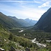 Regard en arrière sur le Val Ferret Italien. En arrière-plan, la Tête d'Arp et le Berio Blanc