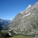 Le Val Ferret Italien. En haut à droite, le sommet des Grandes Jorasses