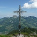Gipfelkreuz vom kleinen Traithen mit Wendelstein im Hintergrund