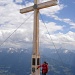 Das überdimensionale Gipfelkreuz am Scheichenspitz
