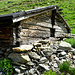 Wind-,Wetter- und Sonnengegerbte Hütte des Nafingalm Hochlegers.
