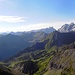 Sulzfluh, Drei Türme, Drusenfluh, linkes Drittel: Schwarzhorn, ganz links: Tschaggunser Mittagsspitze, im Hintergrund Silvrettaberge