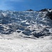 Ein Gletscherfall (man sieht förmlich wie sich der Gletscher über die Felsstuffe ergisst)