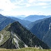in vetta, sguardo verso sud... la cresta verso il Fopia, il Lago di Vogorno, il Monte Generoso sullo sfondo