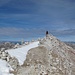 Erstes Ziel des heutigen Tages erreicht: das geräumige Gipfelplateau der Schusterplatte bietet Platz für Unmengen von Steinmännchen und deren Besucher.