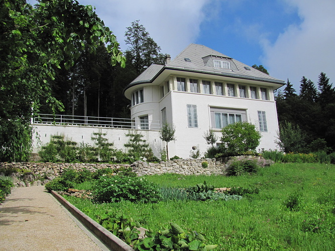 La Maison Blanche (von Le Corbusier für seine Eltern... [hikr.org]