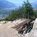 heute führt der Weg um den Felsen und ist mit einem Picknick-Platz kombiniert (Blick Richtung Sion)