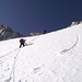 Gli ultimi 50 mt. ...... al Corno Bianco, ci si ancora con la pica,
c'è neve e non ghiaccio, saliamo senza ramponi, è scalinata.