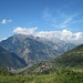 aufs Luftseilbähnchen wartend auf Oberems: prächtiger Blick nach Ergisch hinüber, ins Rhonetal und gegenüber aufragende Gipfel