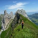 Und über den nächsten hübschen Grat zum Schafbergsattel. (Beim Schafbergsattel startet des "Suizidwegli" Richtung Borsthalden / Auf der anderen Seite geht das Mörderwegli runter)