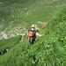 Schlüsselstelle auf dem "Suizidwegli" (ist nicht so harmlos wie's aussieht). Links unten ist ein Felsabsatz, also besser nicht ausrutschen...