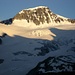 Gletschhorn und Winterstock werfen gespenstisch Schatten auf den Tiefengletscher