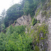 Kletterer in der ansteigenden Querung, gesehen vom Notausstieg am Huterlanersteig