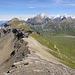 Gipfelaussicht über den Grat zum Fitzer, Vordere Loner, Blüemlisalp und Doldenhorn