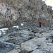 Canalino prima delle ultime rocce che portano in vetta. 