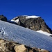 Die Tschingelhörner fotografiert von unserem Biwakplatz unterhalb des Üsser Talgletscher. Links ist das Chlys Tschingelhorn / Kleines Tschingelhorn (3495m), rechts das Grosse Tschingelhorn (3562m).